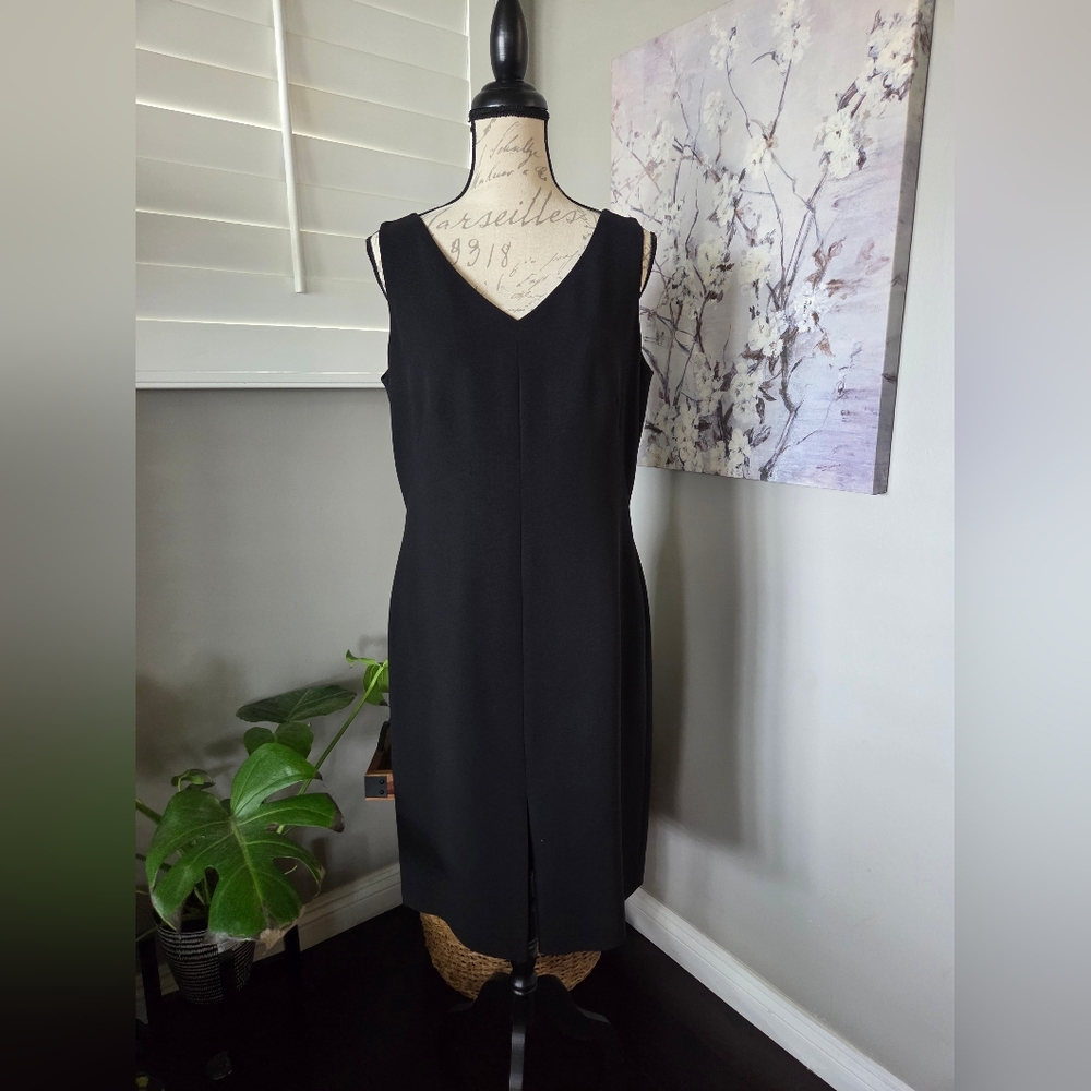 Elegant Black Sleeveless Dress